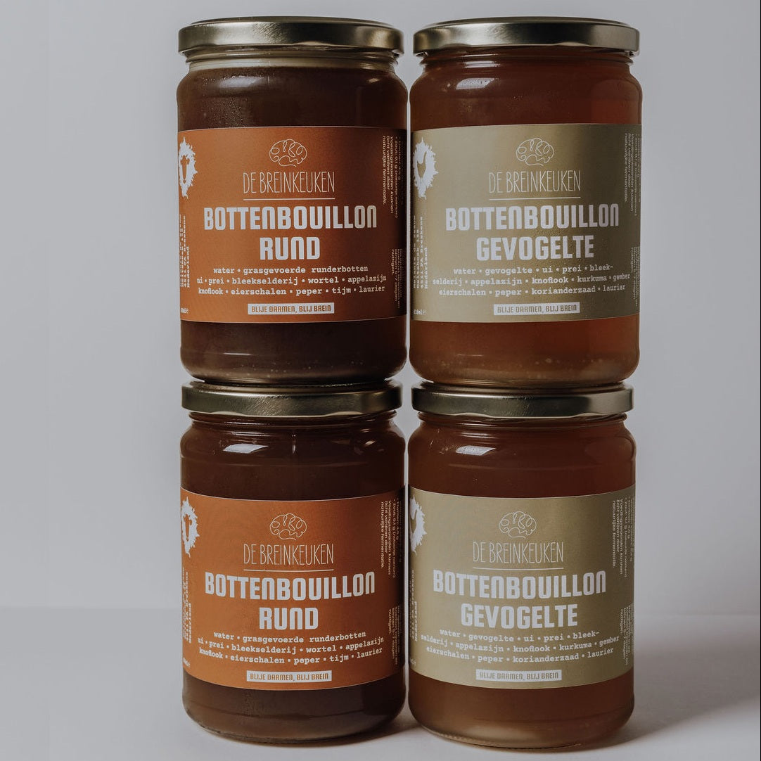 Twee grote potten runderbouillon en twee grote potten gevogeltebouillon