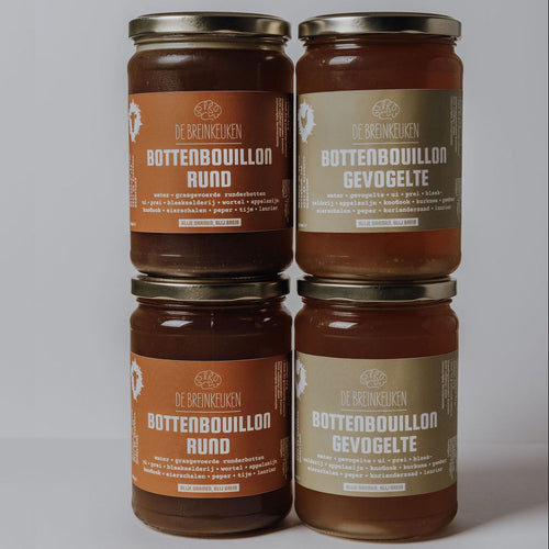 Twee grote potten runderbouillon en twee grote potten gevogeltebouillon